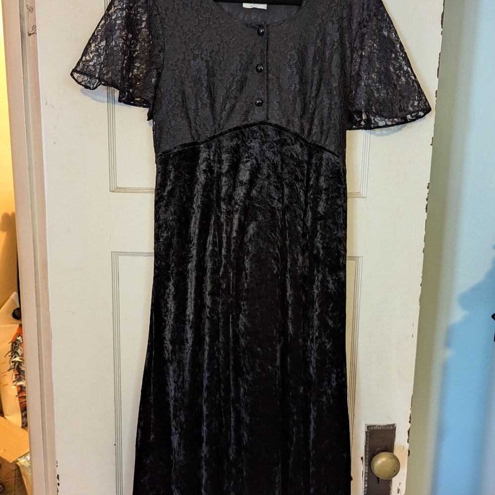 Vintage Goth Velvet & Lace Midi Dress